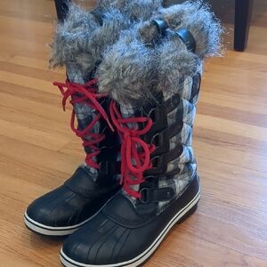 Sorel Joan Of Arctic Black and Gray Plaid Fur-Lined Boots with Red Laces Size 10